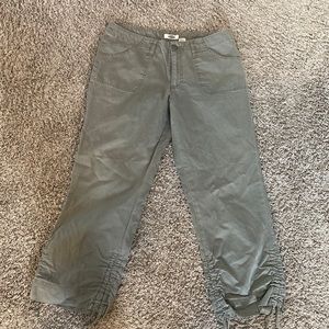 Old Navy Khaki capri olive green capri womens size 8